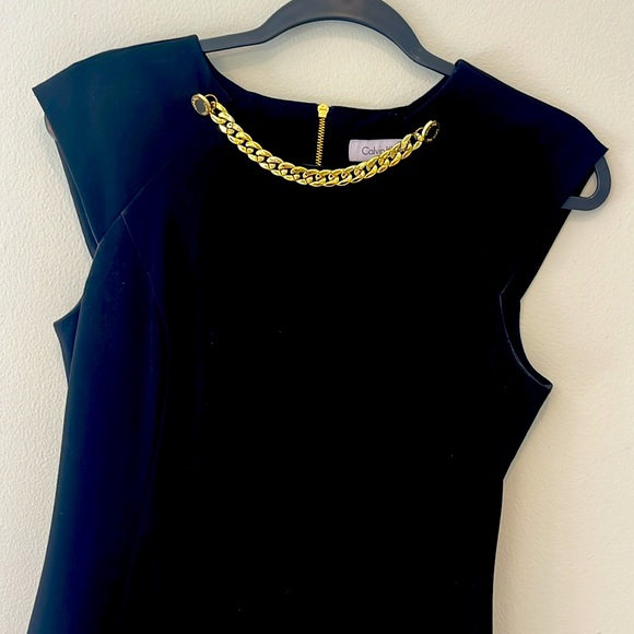 Calvin Klein with gold chain in the front. size M. - Picture 3 of 5